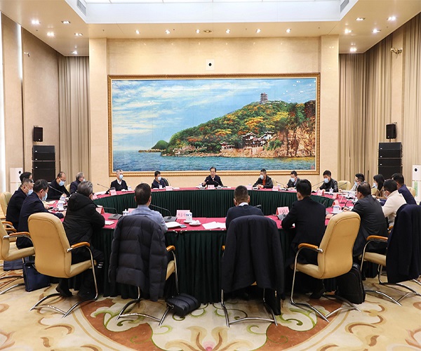 Chairman Yang Shihong was invited to attend a symposium for private entrepreneurs in Ma'anshan City
