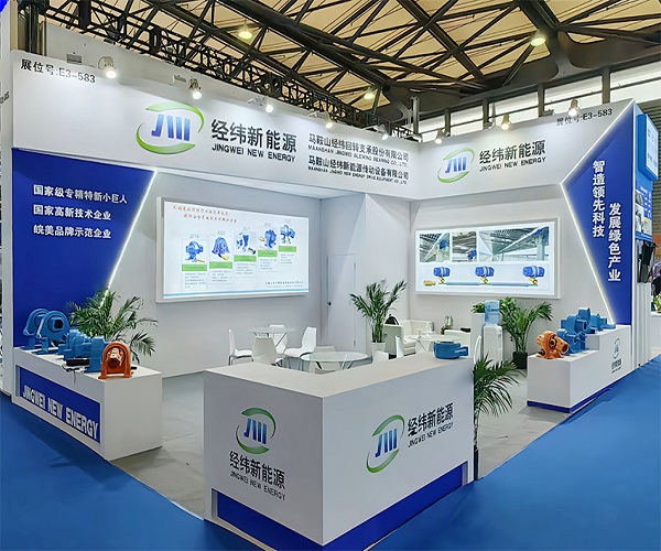 Smart and innovative products win the future - the industry's first all terrain slewing reducer appears at the Jingwei Photovoltaic Exhibition