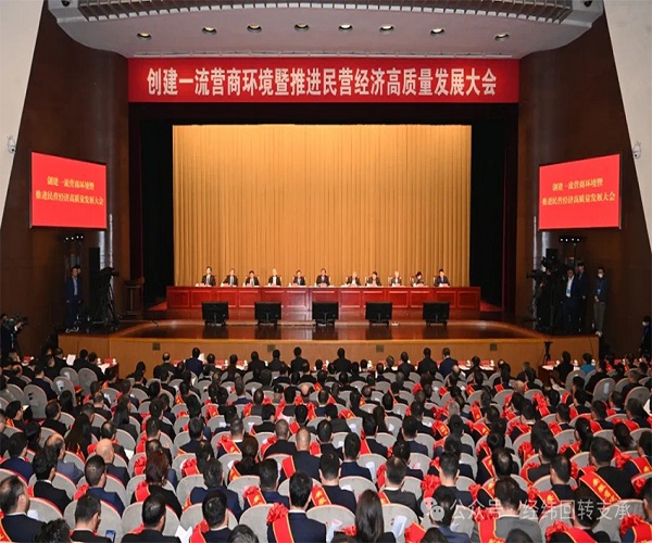 The first meeting of the New Year, Jingwei received the award busily